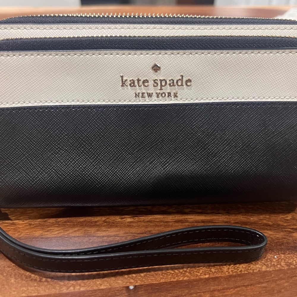 Kate Spade Black and Cream Zip Wallet